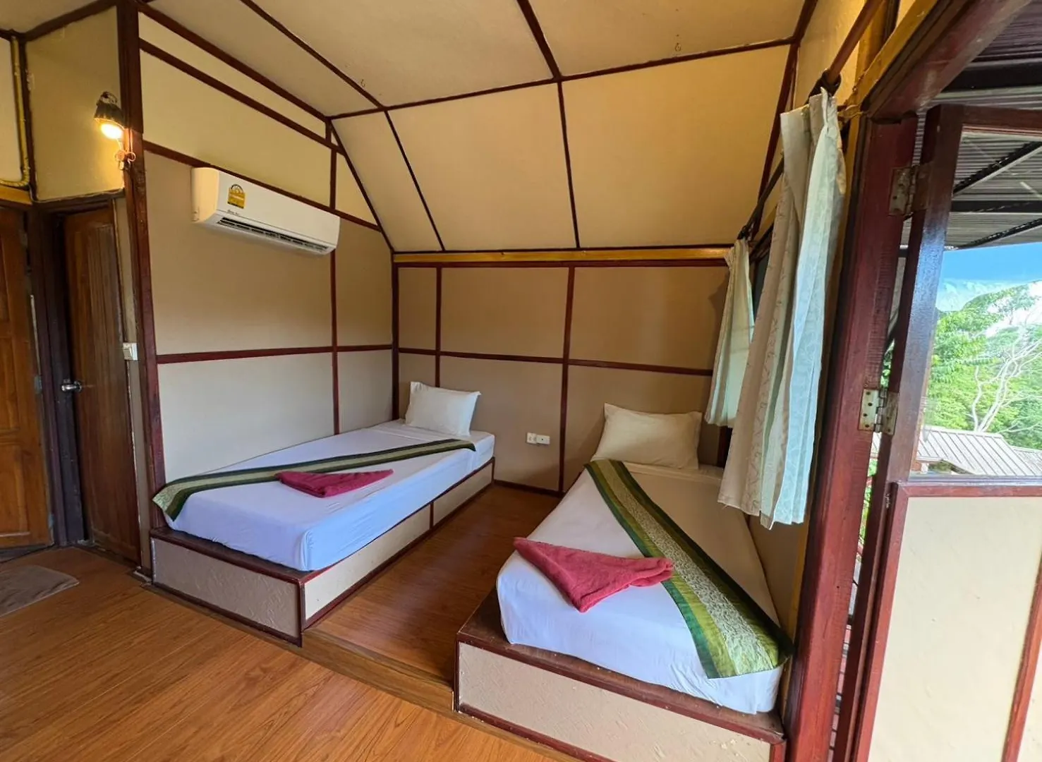 Phi Phi Ingphu Viewpoint Hotel 3*, Phi Phi Don Thailand
