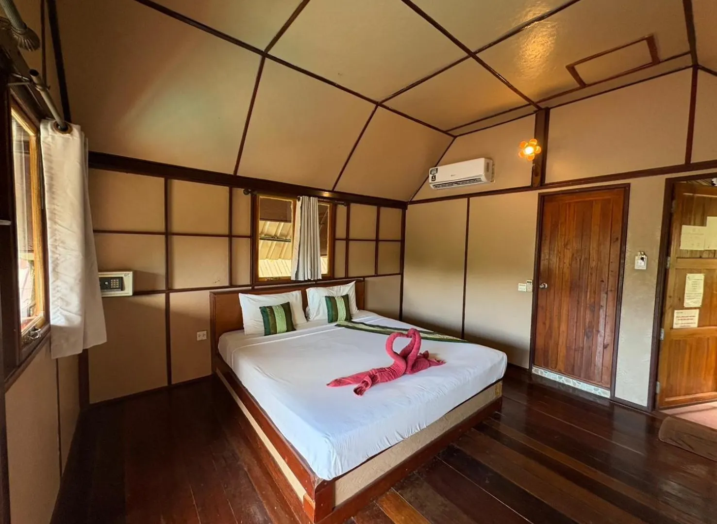 Phi Phi Ingphu Viewpoint Hotel 3*, Phi Phi Don Thailand